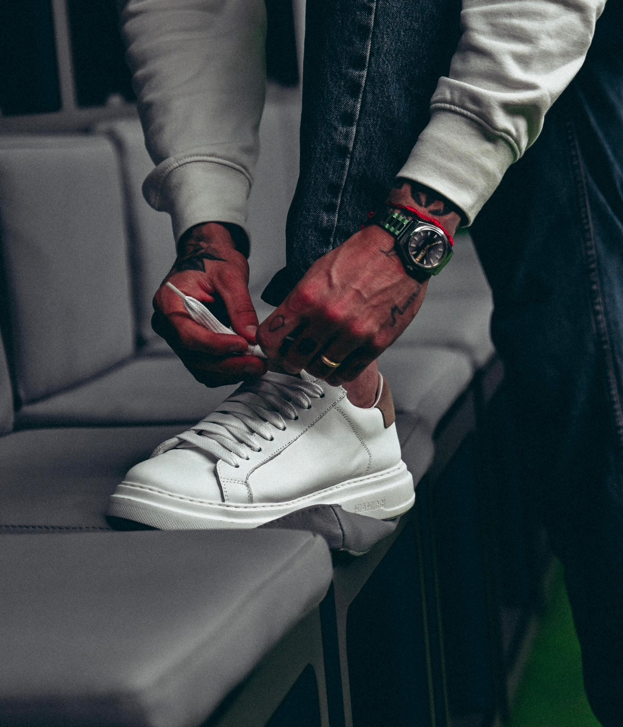 Detalle de la suela ligera de EVA y plantilla termoconformada de la zapatilla LIAM x ELCHE CF.